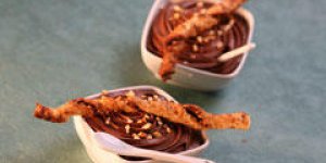 Mousse au chocolat et torsades cacaotees aux amandes