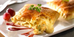 Feuillete a l-Epoisses Berthaut et raisins