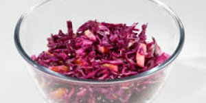 Salade de chou rouge aux fruits secs