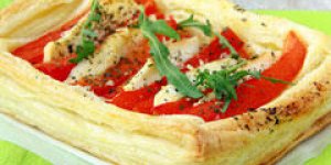 Tarte feuilletee aux poivrons et a la mozzarella