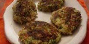 Galettes de pommes de terre et fanes de carottes