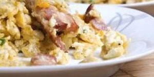 Oeufs brouilles aux lardons