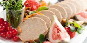 Le foie gras farci aux figues cuit au torchon