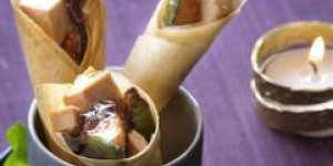 Cornets croustillants au foie gras et confiture de figues, salade de mache aux panais et a la betterave
