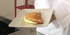 Crepes soufflees a la creme Chiboust et flambees au Grand Marnier
