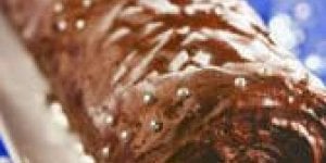 Buche aux amandes glacee au chocolat