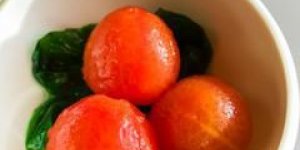 Tomates a la marinade d-ail, persil et basilic