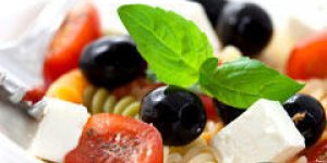 Pates a la feta et aux olives noires