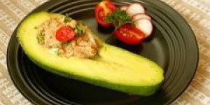 Avocats farcis au poulet