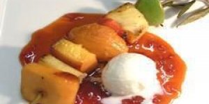Brochette de fruits d’ete en baton d’olivier, sorbet et marmelade