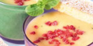 Soupe champenoise de peches aux eclats de framboises