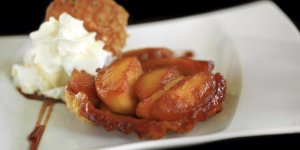 Tatin de quetsches aux noix