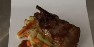 Magret de canard laque, mikado de legumes