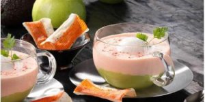 Cappuccino de surimi a l’avocat et mousse de pomme verte au gingembre, chips de surimi