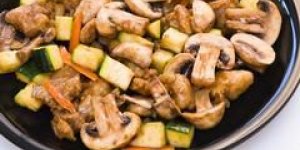 Fricassee de poulet aux champignons et aux asperges