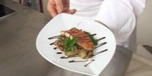 Filets de rouget de roche, petits violets aux olives