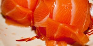 Rouleaux de saumon fume farcis au crabe