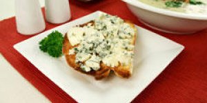 Toasts au bleu et au bacon