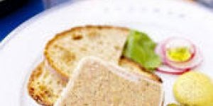 Terrine de volaille au foie gras truffe