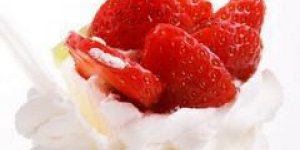 Oeufs en neige aux fruits
