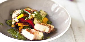 Grillis Salakis au lard fume et pesto d-herbes