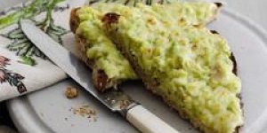 Toast avocat-fromage