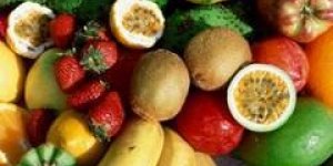 Brochettes de fruits exotiques au coulis de fraises
