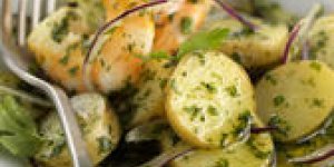 Salade de Ratte aux gambas, a la coriandre et a l-oignon rouge