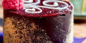 Petit pave glace chocolat, noisettes et framboises