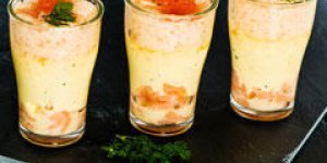 Verrine de mousse de saint-jacques sur lit de saumon