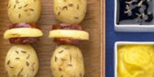 Brochette d-Aperibilles au fromage de chevre, chorizo et carvi