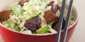 Saute de porc au miel et soja, chou chinois et pois gourmands