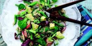 Salade de quinoa, radis et avocats