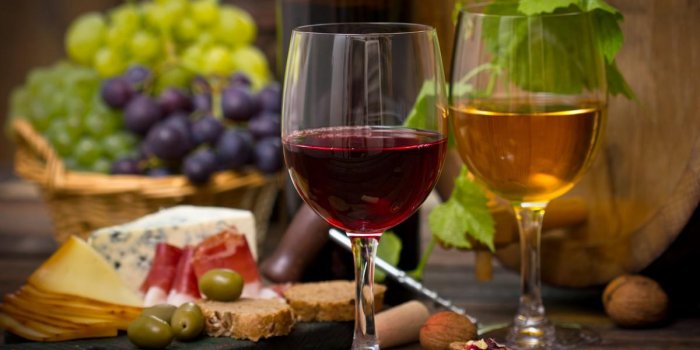 Alcool : 6 aliments a l’aperitif qui favorisent la prise de poids selon une etude