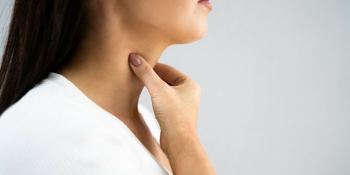 Cancer du larynx : des experts alertent sur 7 signes avant-coureurs 