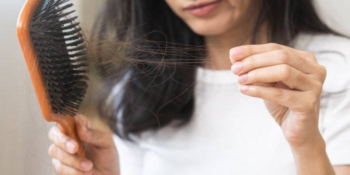 Perte de cheveux : 5 aliments qui aident a l’eviter