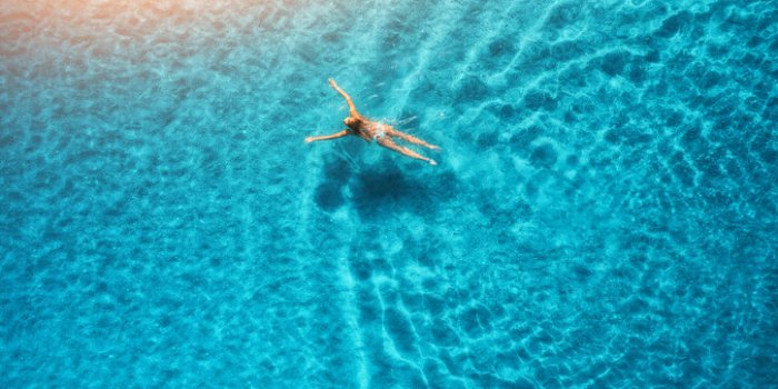 Natation et crampes : le guide pour nager sereinement cet ete 