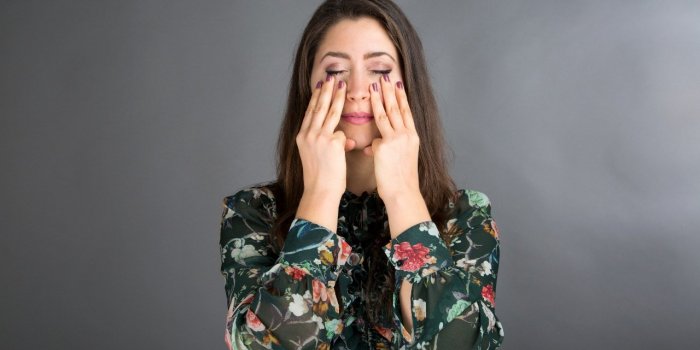 Rides, fatigue : 5 exercices de yoga du visage qui rajeunissent 