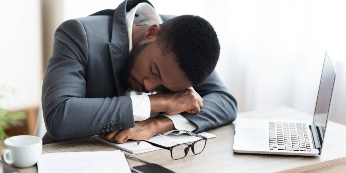 La somnolence diurne entraine ces 7 risques sur la sante !
