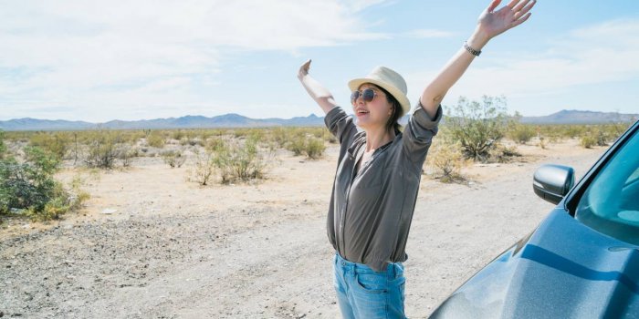 Vacances d’ete : les 5 etirements a faire apres un long trajet 