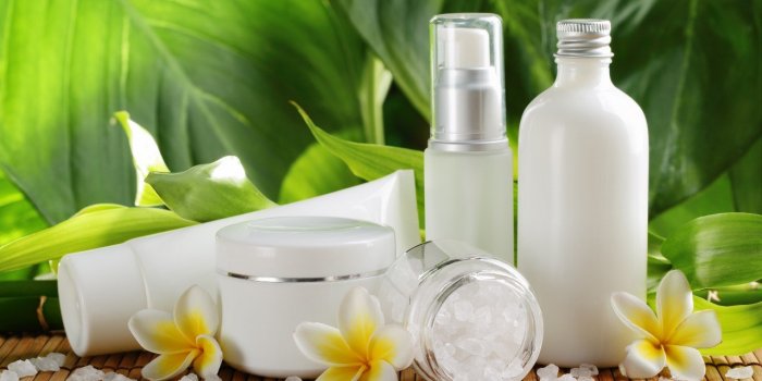 Creme solaire, brume, gommage… Selection de produits bio pour prendre soin de vous cet ete !