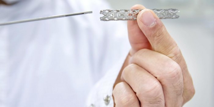 AVC, anevrisme… la fabrication des stents et des catheters en images