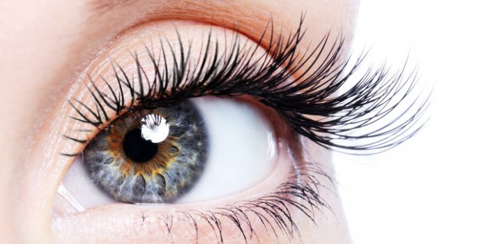 5 vitamines pour favoriser la pousse des cils