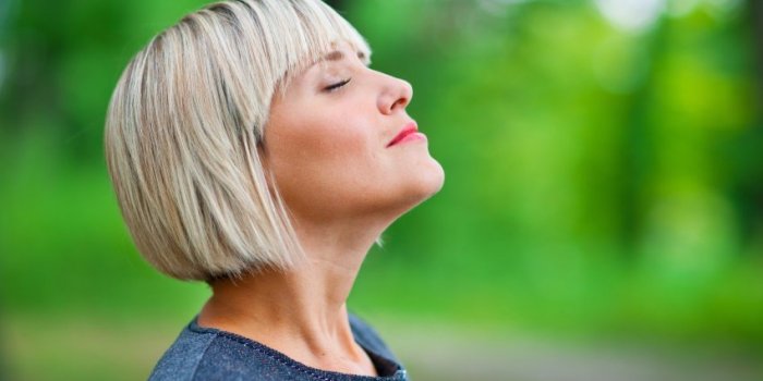 Anti-stress : 6 techniques pour diminuer le stress selon une dermatologue
