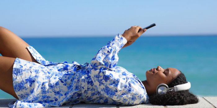 7 podcasts sante de 2025 a ecouter pendant vos vacances !
