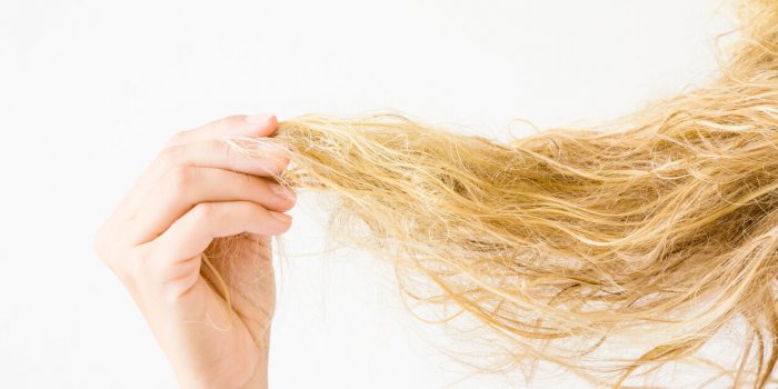 Comment prendre soin de ses cheveux lorsqu-on a un traitement qui les abime ?