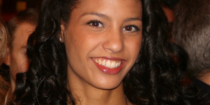 Chloe Mortaud enceinte : l’ancienne Miss France devoile son ventre rond