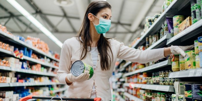 Covid-19 : ces aliments et emballages sur lesquels le virus reste apres les courses