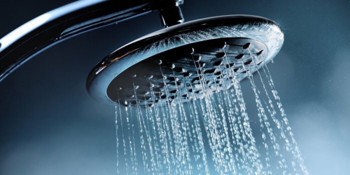 5 raisons de prendre sa douche le soir