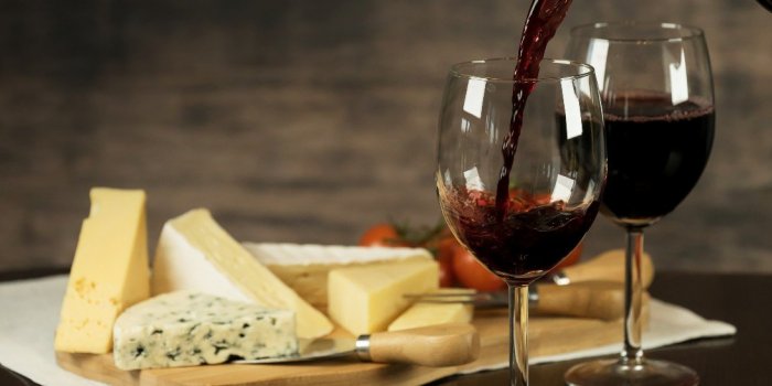 Fromage, vin rouge... Ces 5 aliments festifs qui peuvent retarder Alzheimer